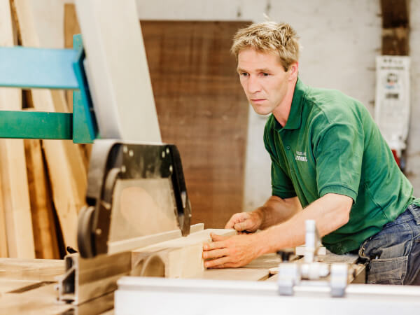 Handwerk mit Herz - Ein Handwerker in unseren Werkstätten