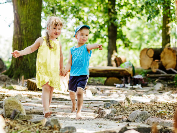 Kinder bei weiteren Feizeitangeboten auf dem Gelände